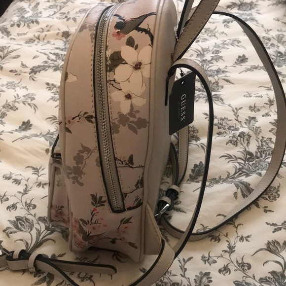 Guess backpack - Picture 2 of 6